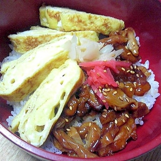 甘辛鶏蒲焼きと玉子焼きの変わり親子丼